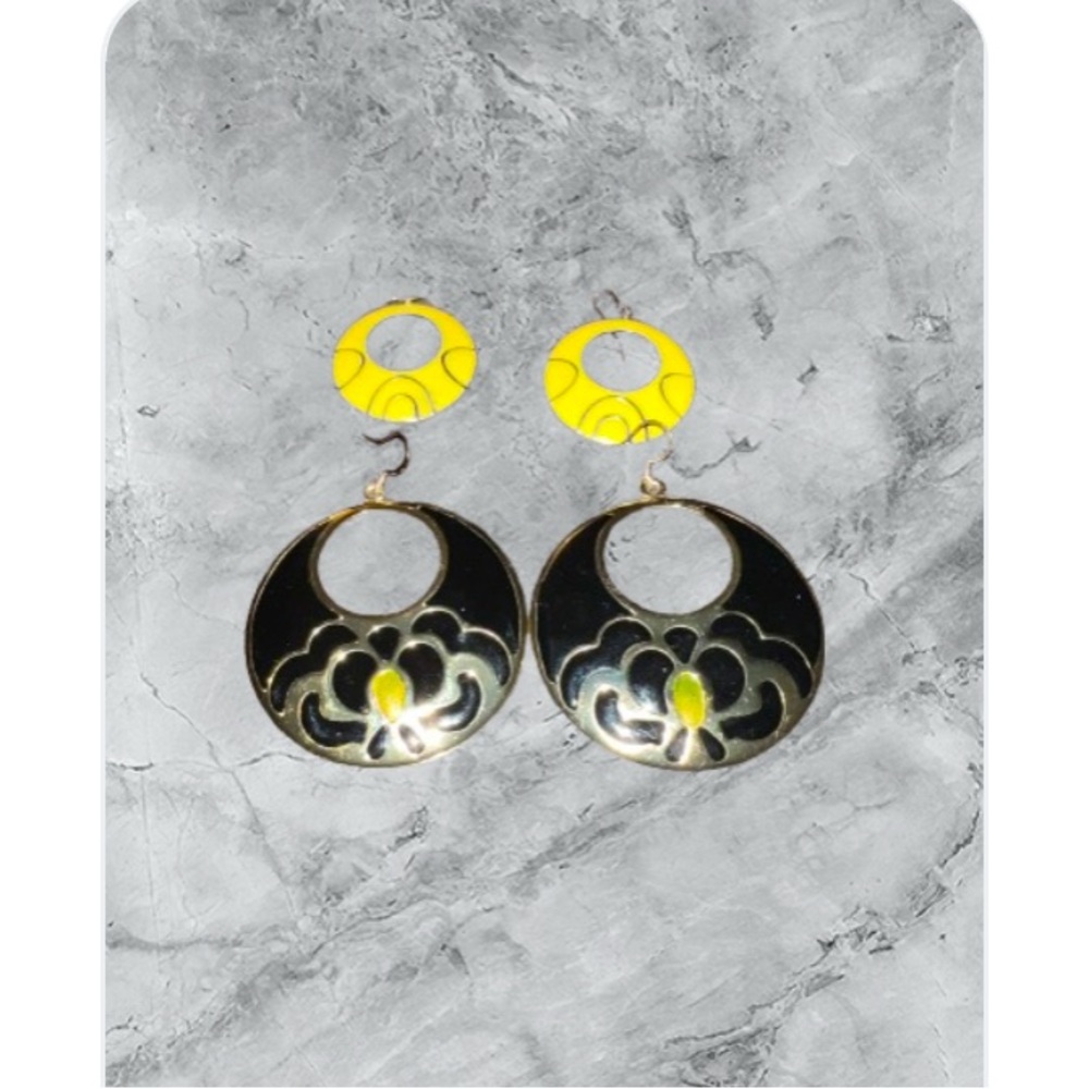 JewelryLot #4 - Disco Days 2 Sets Enamel Pierced Earrings Blk Lrg & Yellow Med